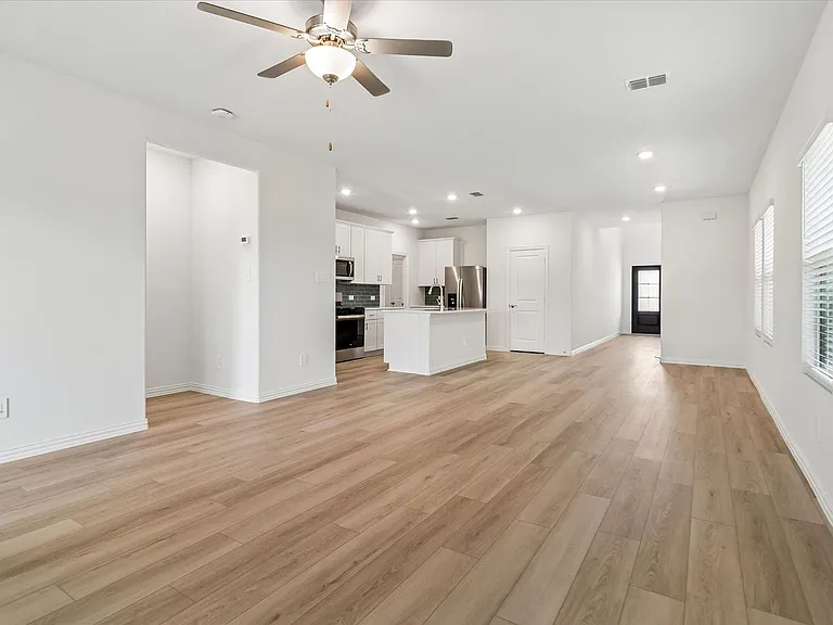 1404 Bridgestone Dr — Photo 7