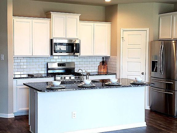 3rd image of 440 Mallow Dr