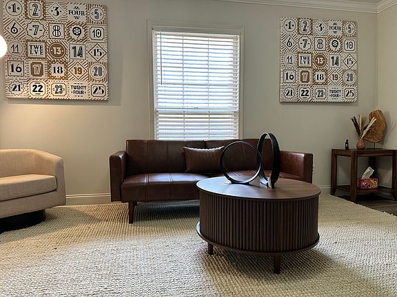 4th image of 4128 King Arthur Pl