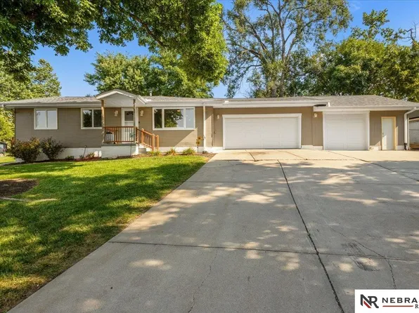 5826 Fay Blvd, Omaha, NE 68117
