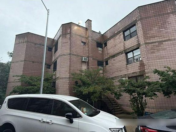 5th image of 72 Clove Rd