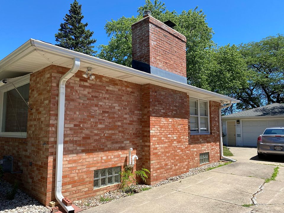 2nd image of 727 Echo Ln