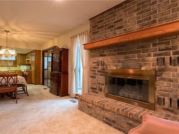 3rd image of 48 Kensington Dr