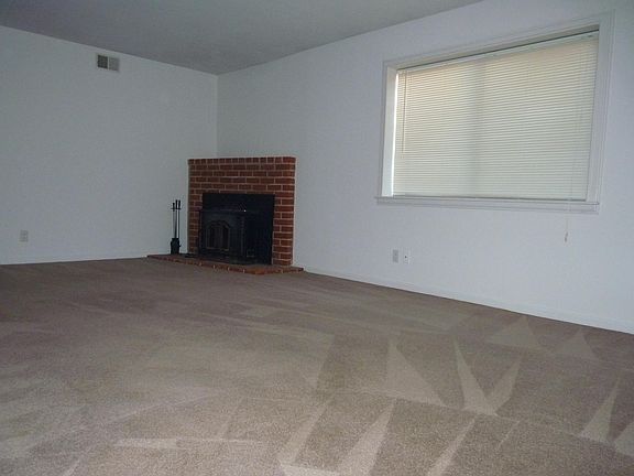 4th image of 33 Graylawn Ave