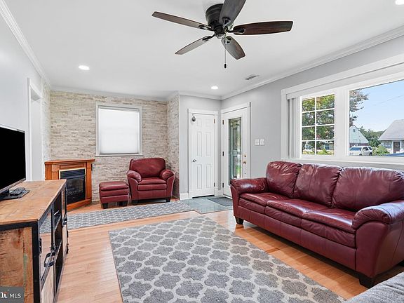 5th image of 8017 Lenola St