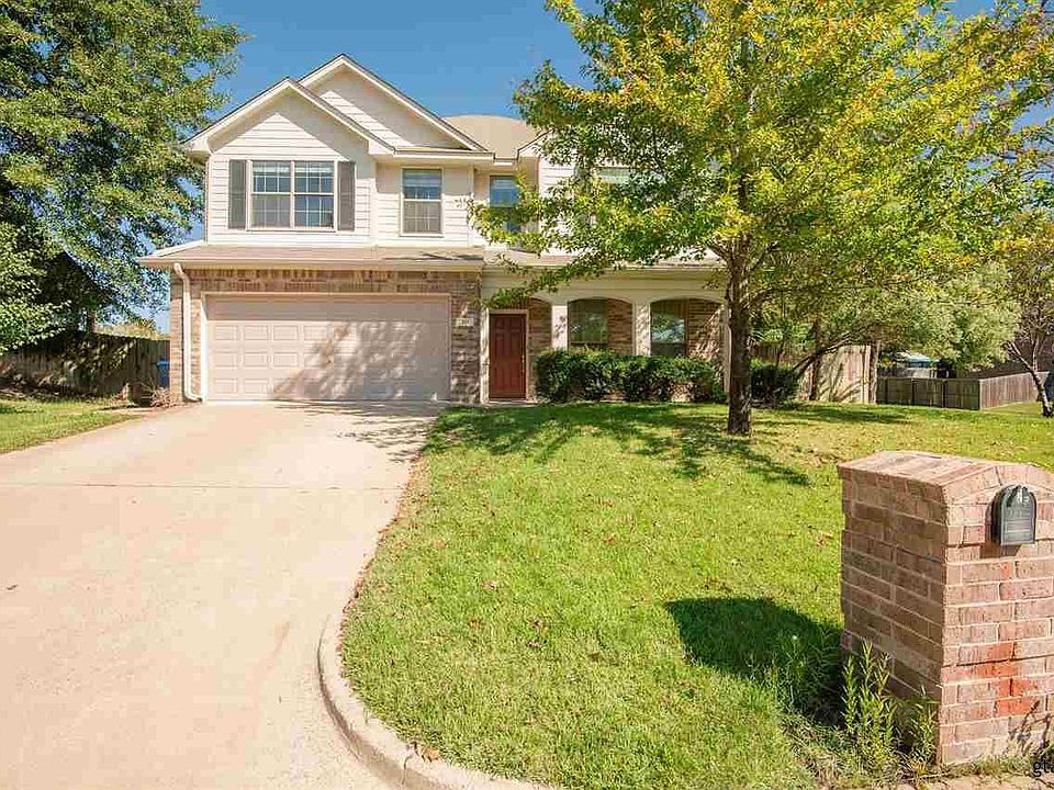 1st image of 211 Pinewood Dr