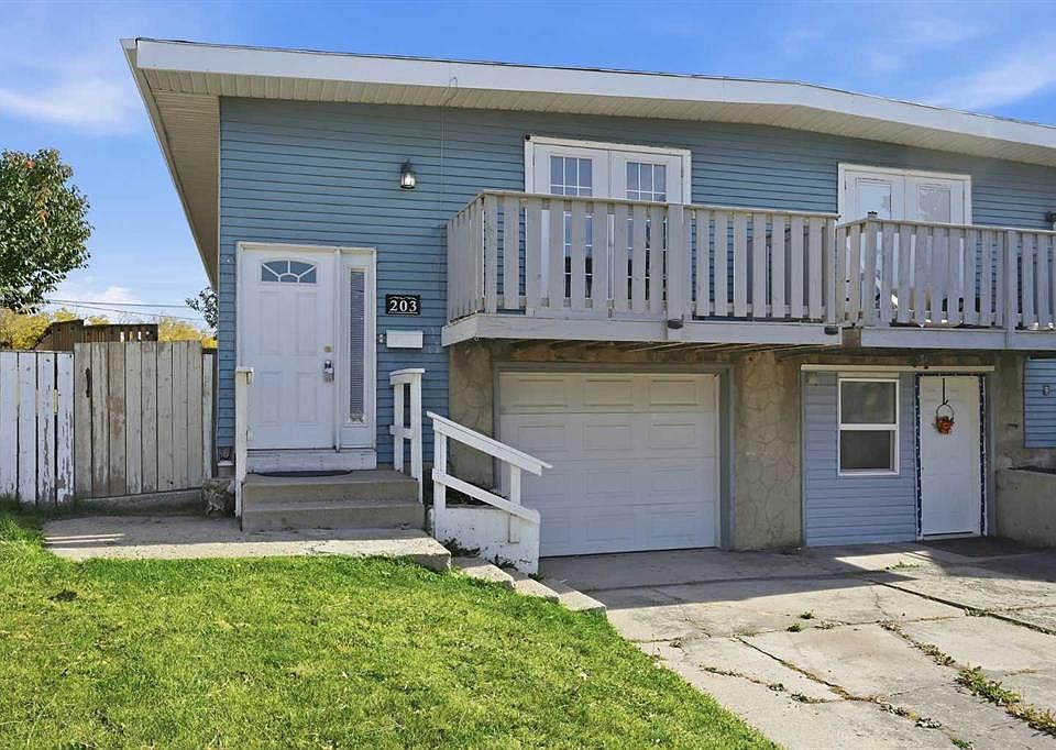 1st image of 203 W Penbrooke Close SE