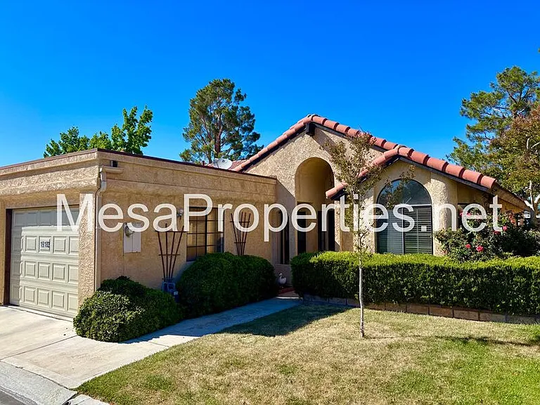 19182 Elm Dr — Photo 1