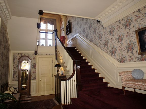 3rd image of 1124 Main St