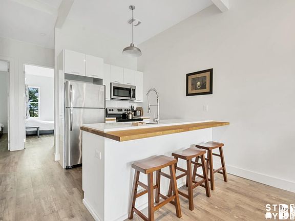 4th image of 2099 Pacific St #1F