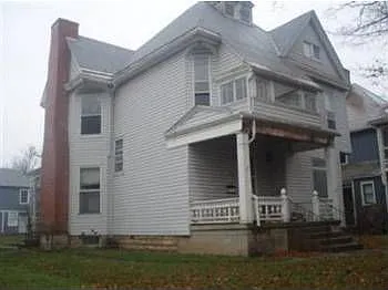 911 N Limestone St photo 1