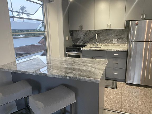 3rd image of 445 Kaiolu St APT 310