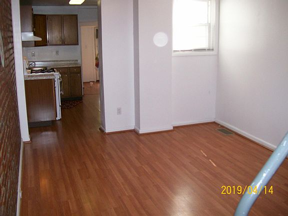 3rd image of 14 Lower Oak St