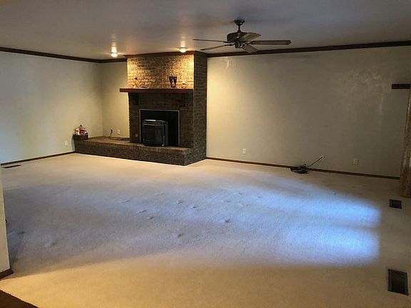 3rd image of 2410 Sherwood Dr