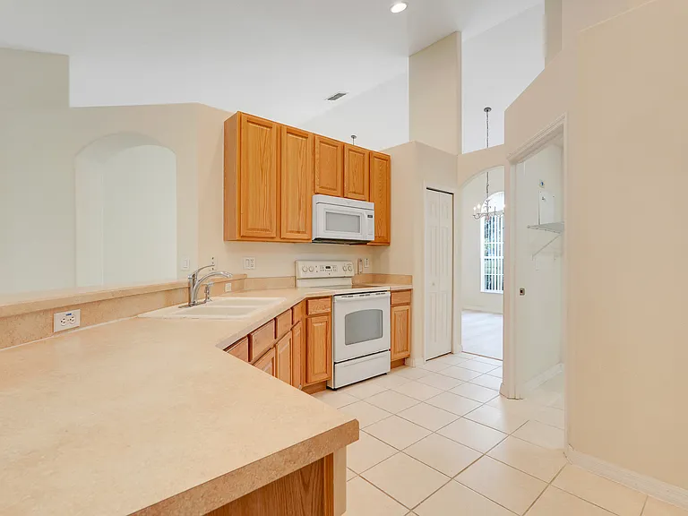12900 Cloverdale Ln — Photo 10