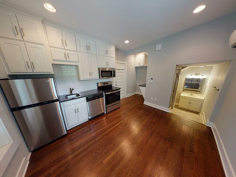 3726 Washington | Charming Updated Apartment — Photo 14