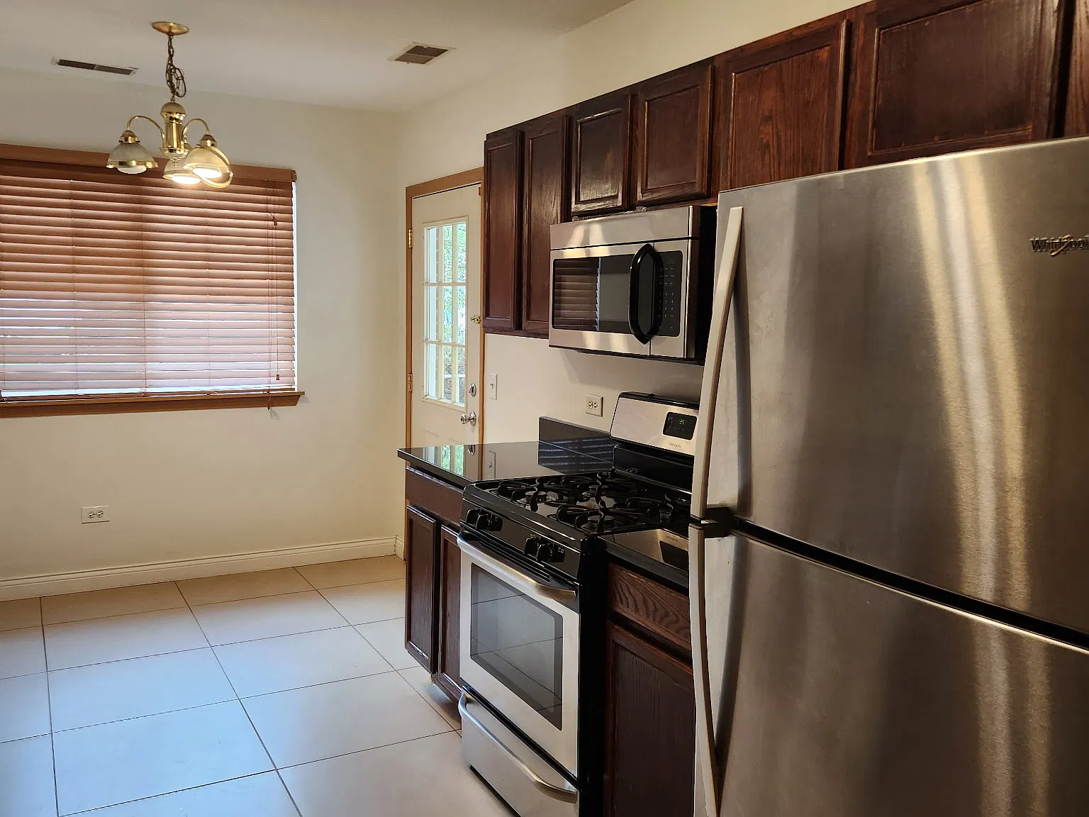 2 bed, 1175 sqft, $2,100 — Photo 2