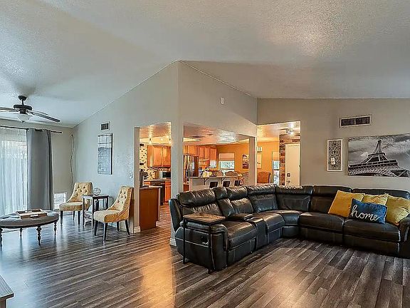 2nd image of 4765 N Woodside Dr
