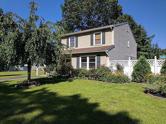 3rd image of 136 Ticonderoga Dr