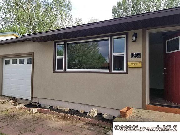 2nd image of 1208 E Curtis St