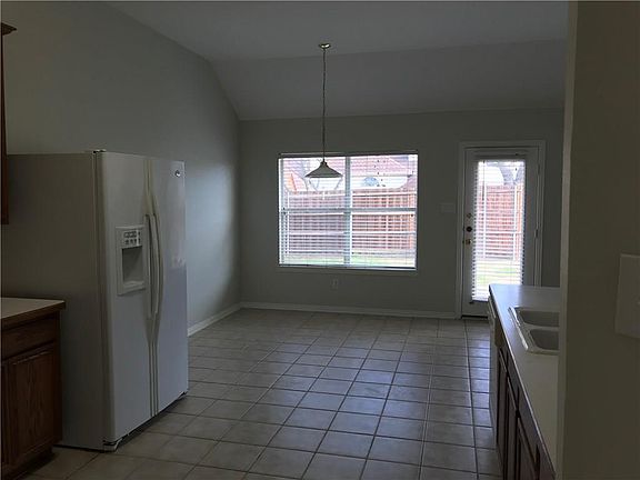 5th image of 802 Dover Park Trl