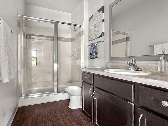 Avenues at Northpointe - Bathroom