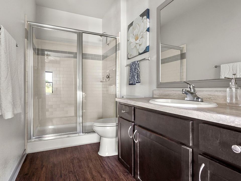 Avenues at Northpointe - Bathroom