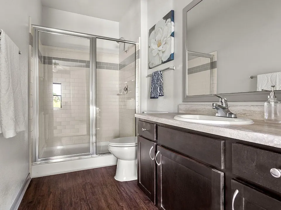 Avenues at Northpointe - Bathroom