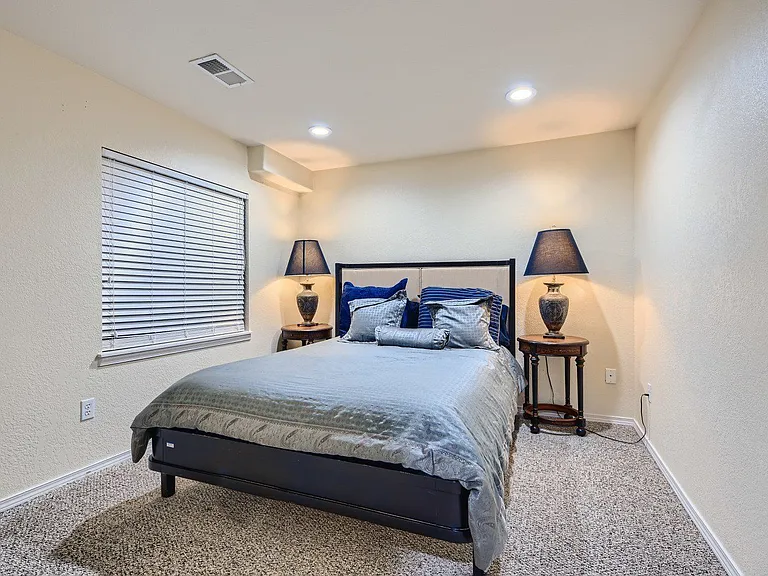 9805 Cypress Point Cir — Photo 17