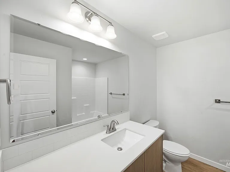 10863 Greensboro St — Photo 18