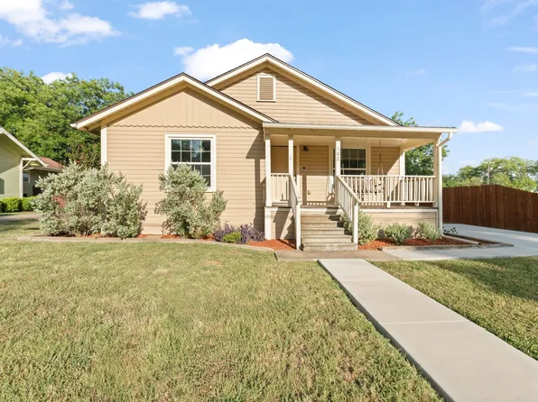 102 S 4th St, Grandview, TX 76050
