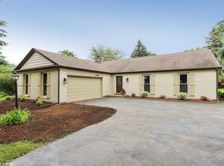 999 Commonwealth Ct, Barrington, IL 60010