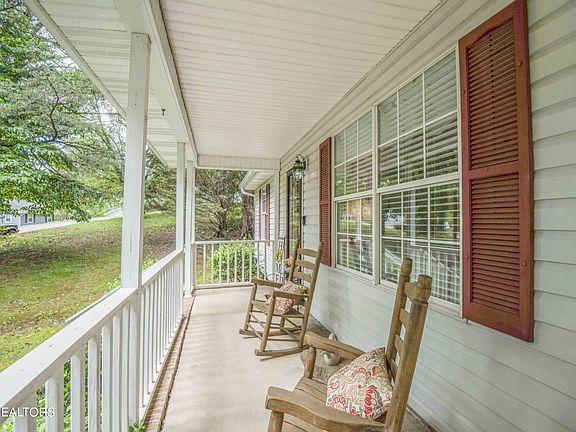 4th image of 1709 Harts View Dr