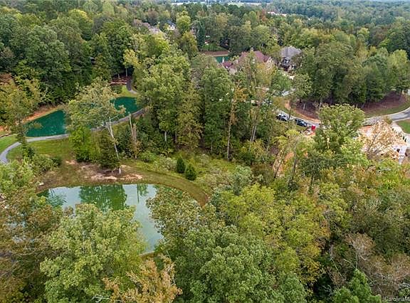3rd image of 207 Woodswail Ct