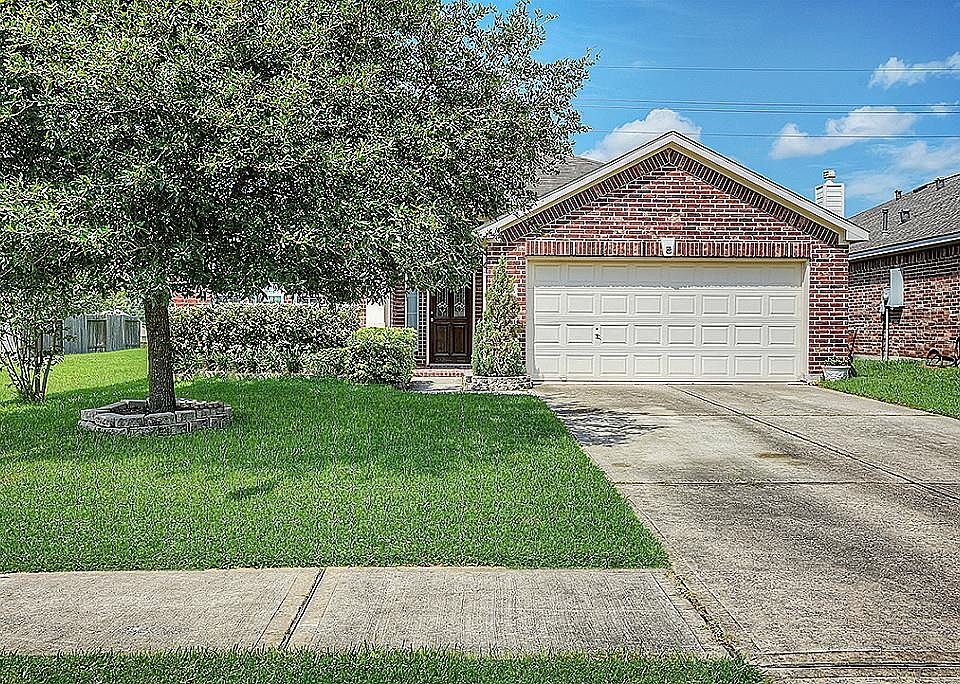 1st image of 24711 Sandusky Dr