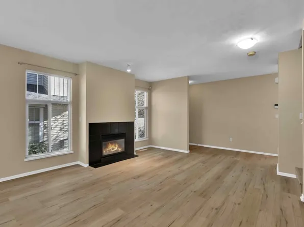 6747 137th St, Surrey, BC V3W 9C4