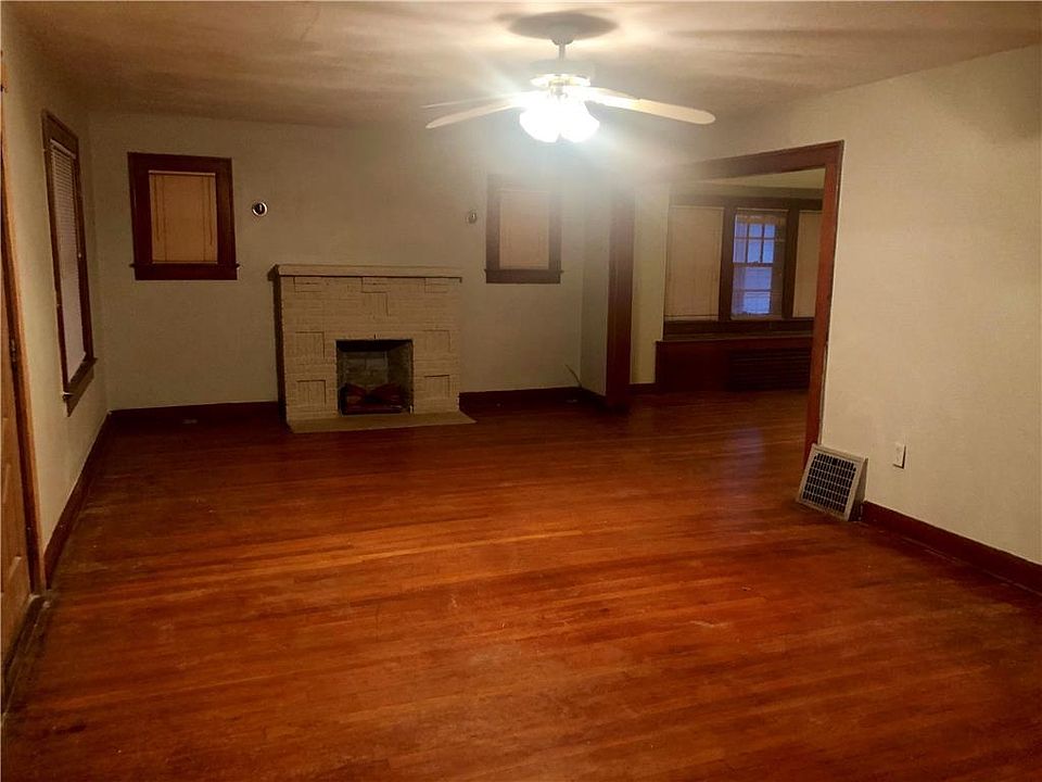2nd image of 36 S 19th St