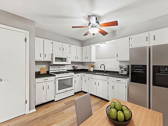 4th image of 3111 Jacqueline Dr #2
