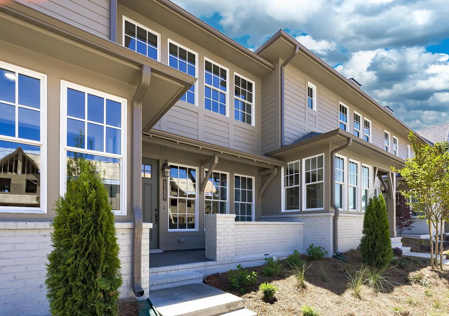 1105 Windsor Sq - 1105 Almquist — Photo 1