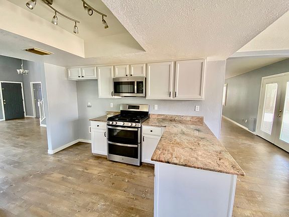 5th image of 838 W Annandale Way