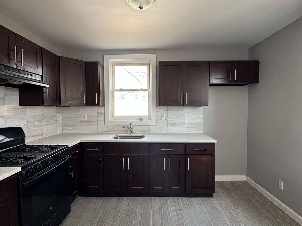 1st image of 30 Gladstone Ave #2