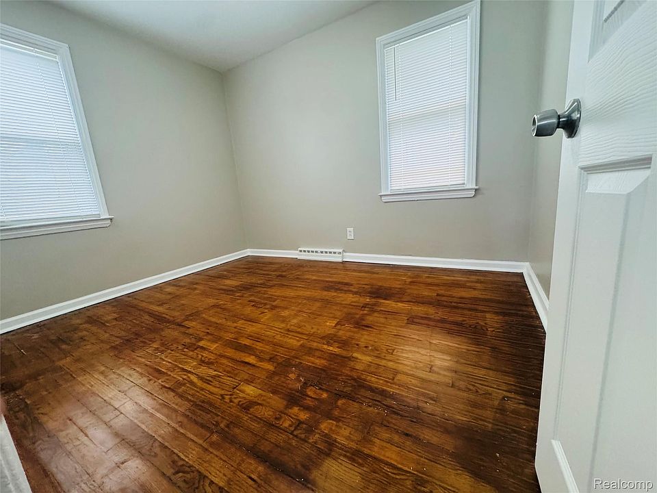 20195 Westhampton Ave, photo 18