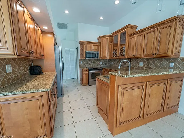 11394 Waterford Village Dr — Photo 9