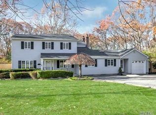 7 Karl Ct, Medford, NY 11763
