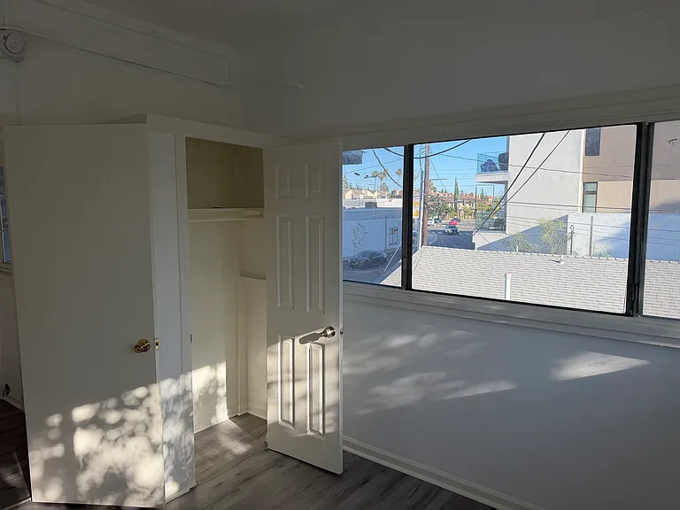 500 W Wilson Ave #502-1/2 — Photo 15
