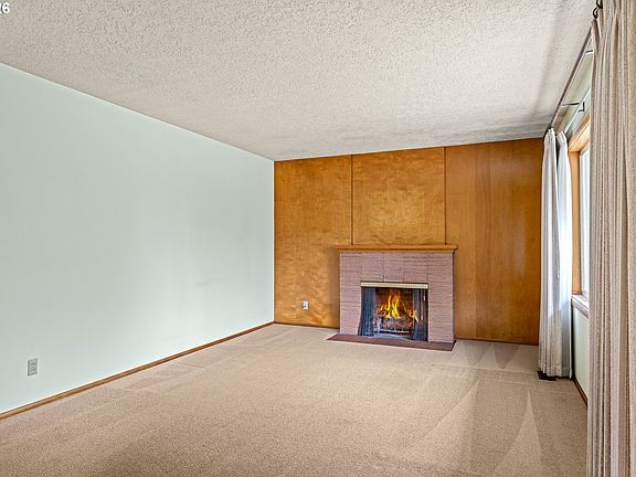 4th image of 1136 SE 146th Ave
