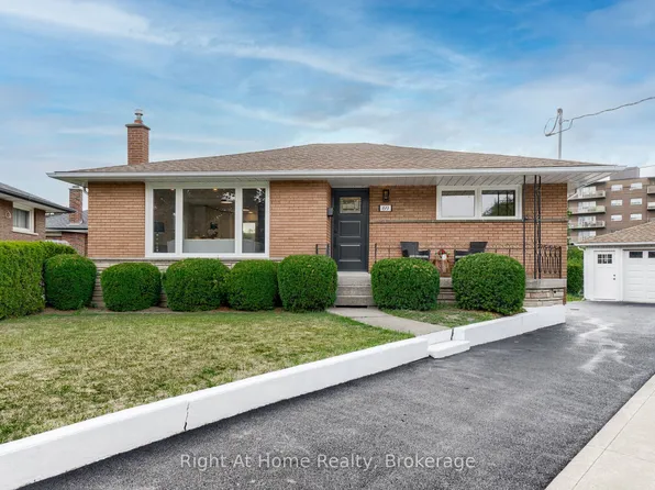 69 Heather Rd, Hamilton, ON L8K 3V9