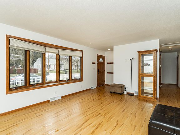 2nd image of 512 15th St NE