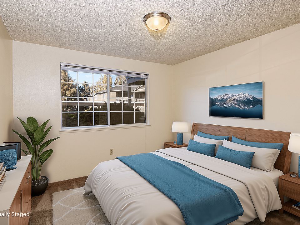 Poplar Village - Medford Oregon - Living Room