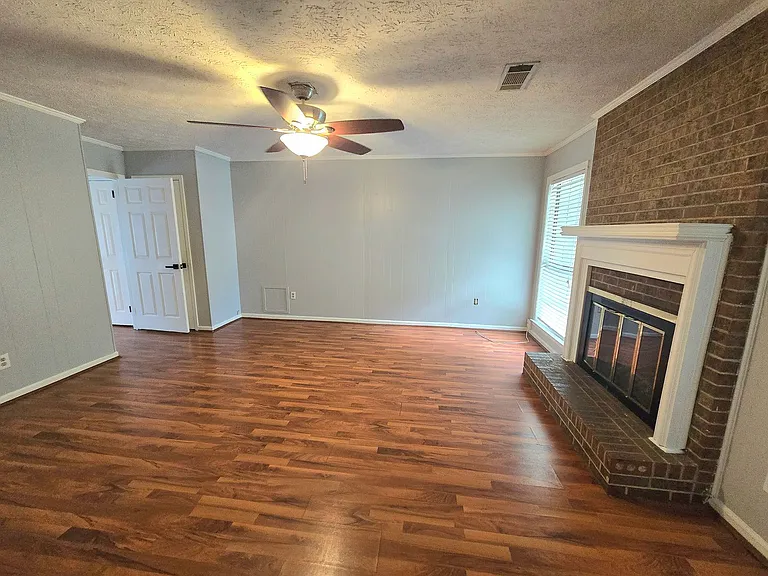 2240 E Aberdeen Dr — Photo 6